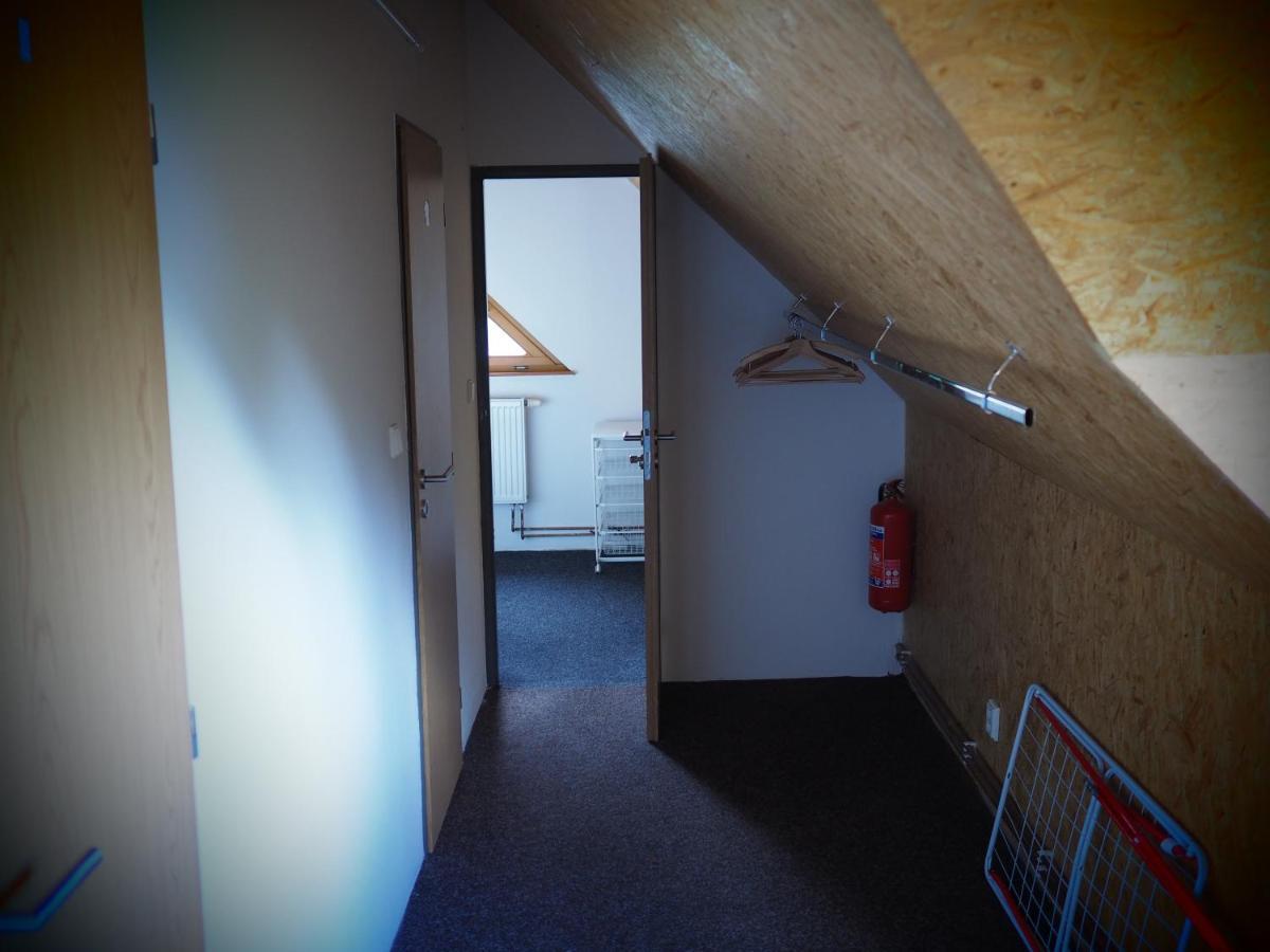 Srub U Lanovky Hostel Ramzová Kültér fotó